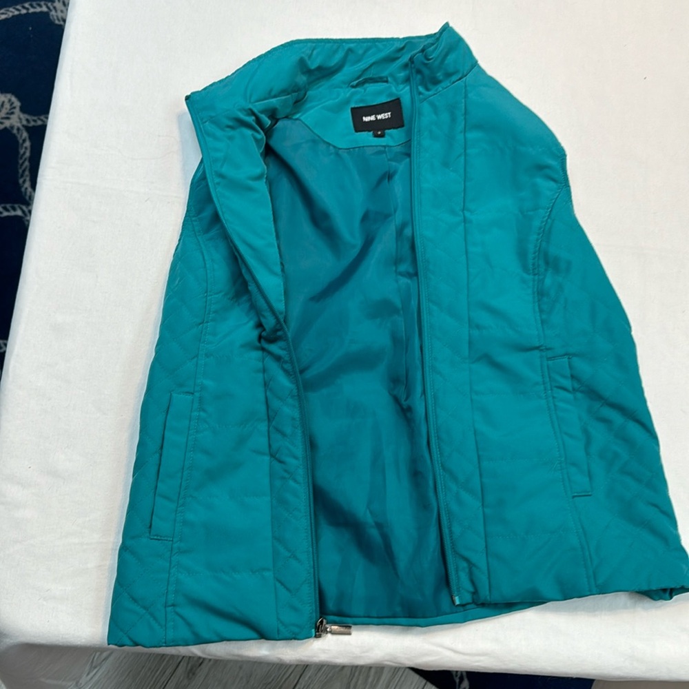 Nine West teal vest size small